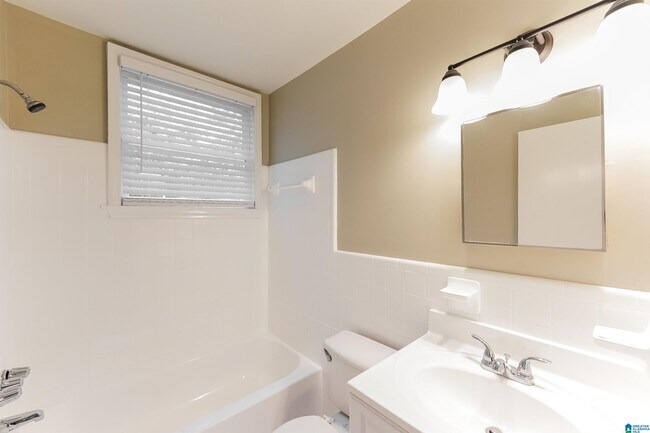 Building Photo - 753 Vaughn Cir