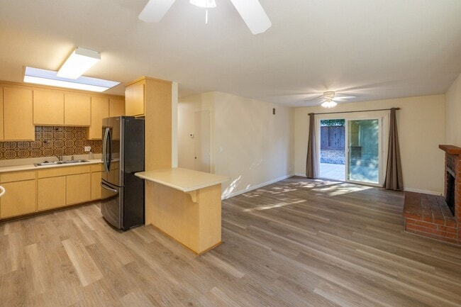Building Photo - Charming 4-Bedroom Home with Scenic Views ...