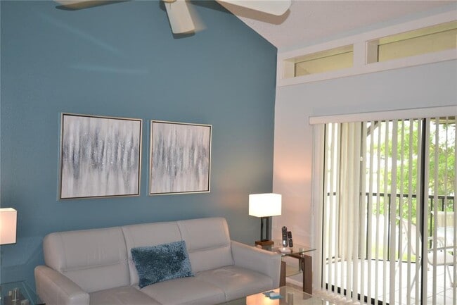 Building Photo - 284 Woodlake Wynde
