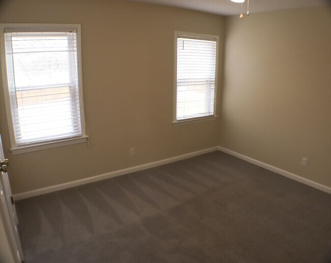 Building Photo - Lovely 5 bedroom, 2 bathroom brick home in Reidsville