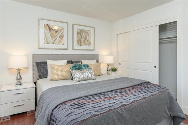 Building Photo - Gorgeous Remodeled 2 Bedroom 1 Bath Condo ...