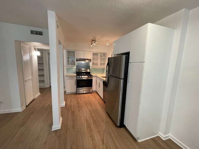 Interior Photo - River Oaks