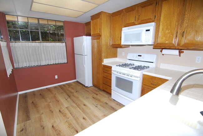 Building Photo - Resort-Style 2BD/2BA w/ Pool, Tennis Courts & 2 Parking Spaces