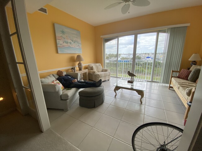 Florida room - 33 Harbour Isle Dr W