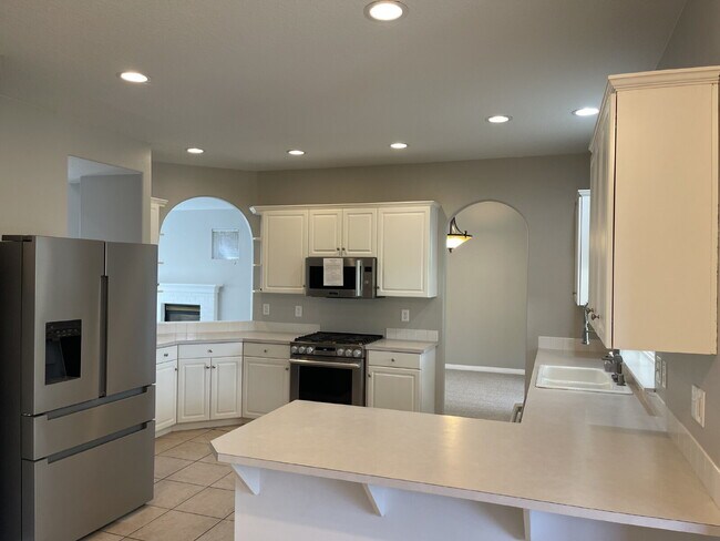 Building Photo - 4-Bedroom Happy Valley Home with Large Garage, Spacious Living Areas & Covered Deck