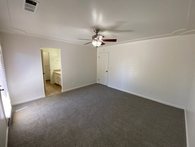 Building Photo - SW Visalia Home coming soon!