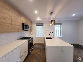 Building Photo - 3 bedroom in ASTORIA NY 11103