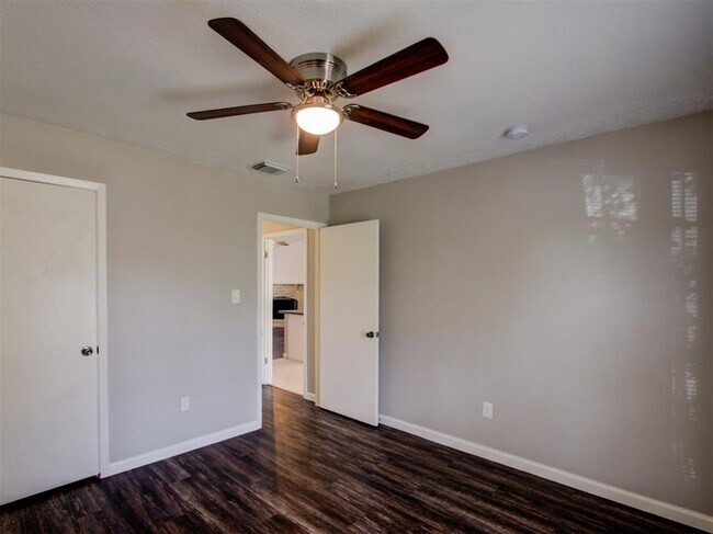 Building Photo - 10815 Montverde Ln