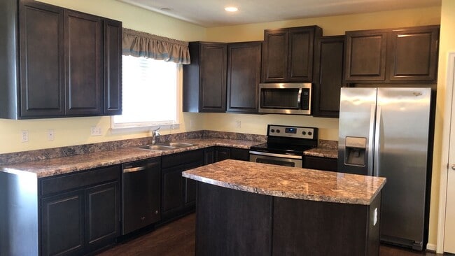 Building Photo - Suncrest Village- 3 Bedroom, Bonus Room and 3.5 Bathroom Townhome available on 04/03/2026 until t...