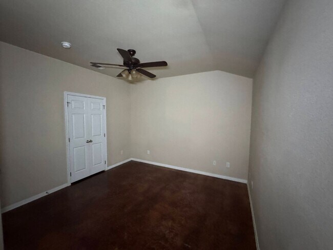 Building Photo - 4305 Cambridge Dr