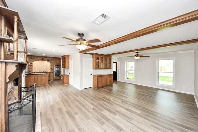 Building Photo - 3923 Cypress Lake Dr