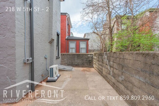 Building Photo - 218 W 5th St