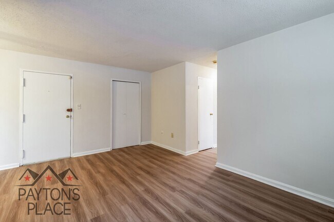 Building Photo - Spacious condo with Water included and Parking!!!