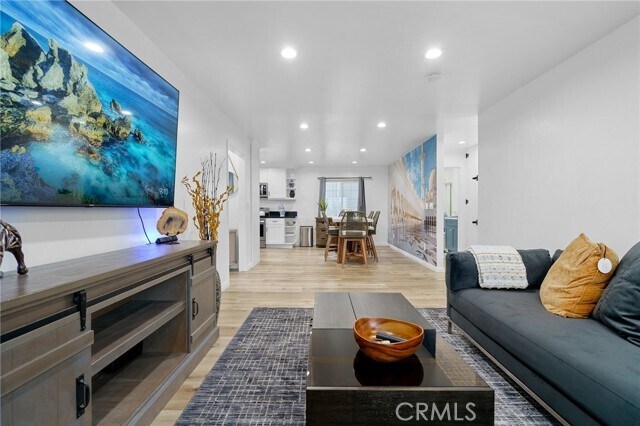 Building Photo - 329 E Lanzit Ave