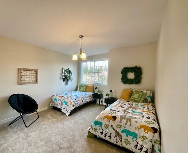 Building Photo - Spacious 3-Bedroom Home with Sunroom in Private Lake Community – Everett