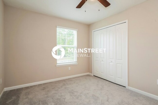 Building Photo - 3 Bedroom Pet-Friendly Home in Jacksonville, FL with Main Street Renewal