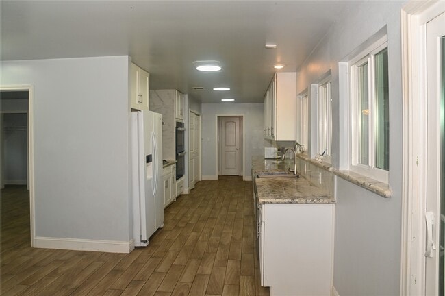 Building Photo - 5254 N Braeswood Blvd