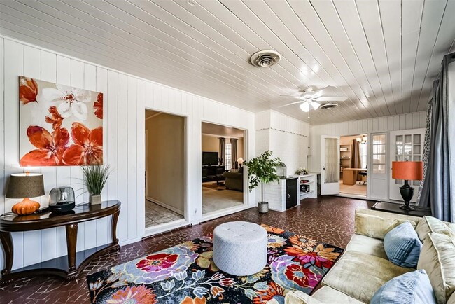 Building Photo - 3423 Ozark St