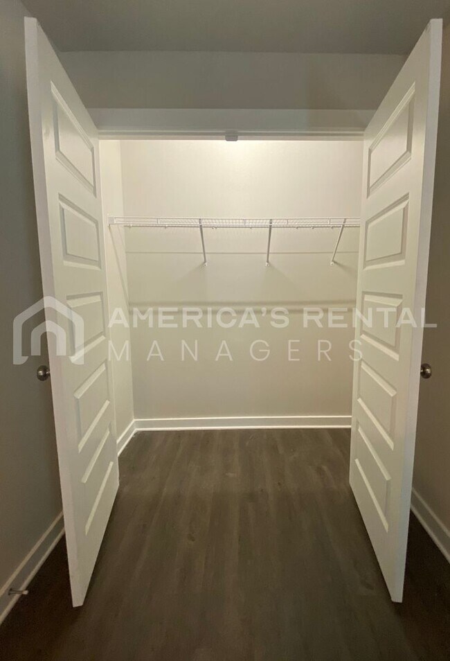 Building Photo - Home for Rent in Jemison, AL! Available to View!