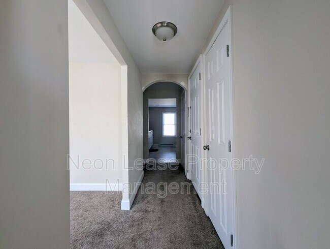 Building Photo - 223 W 6th St