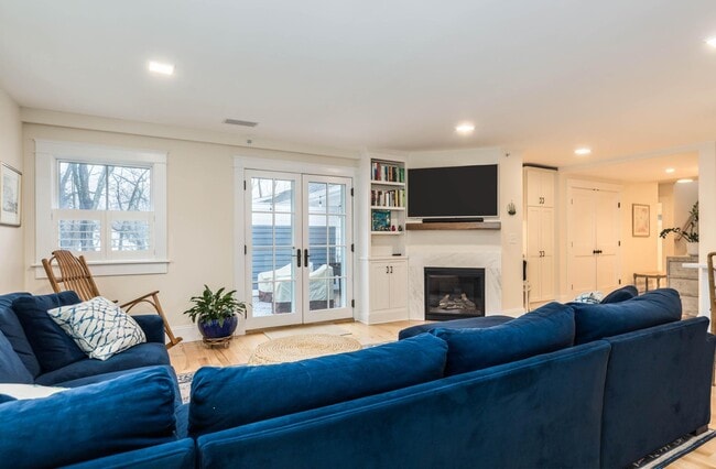 Building Photo - 1 Franklin St