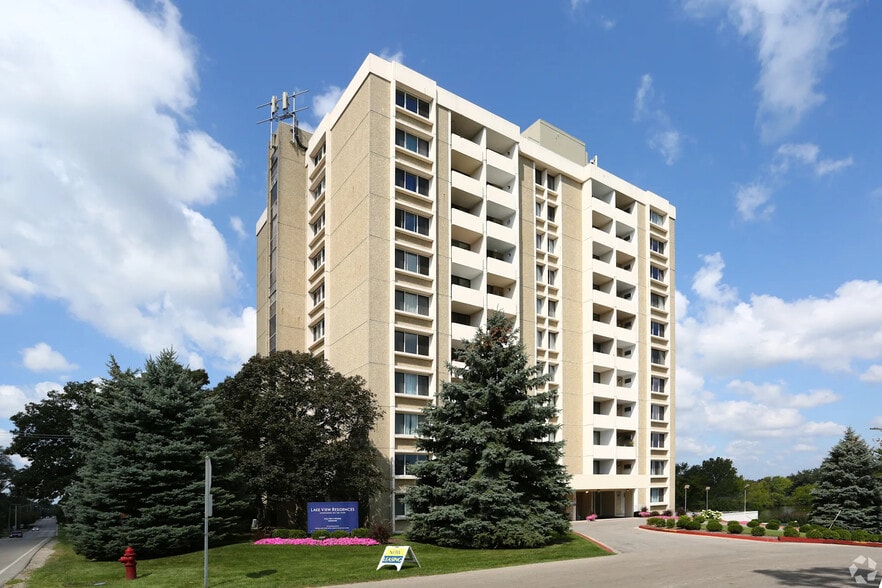 Building Photo - Lakeview Residences
