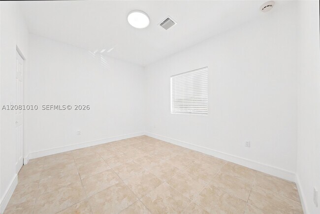 Building Photo - 145 NE 60th St