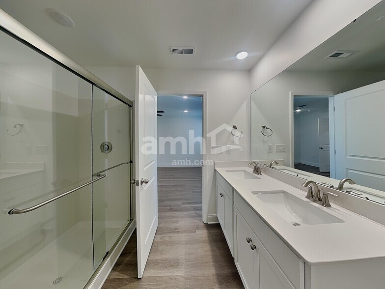 Building Photo - 1203 Livengood Wy