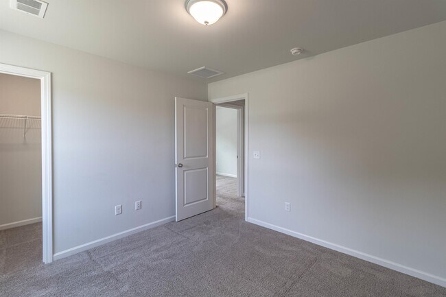 Building Photo - 147 Enclave Wy