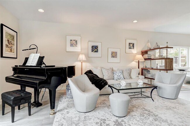 Building Photo - 6 Sugar Creek Dr