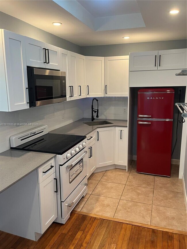 Building Photo - 223 Calabria Ave