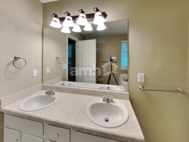 Building Photo - 3626 Clubside Walk NW