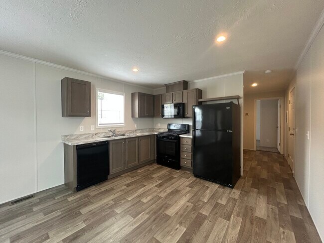 Building Photo - 2364 Maple Dr