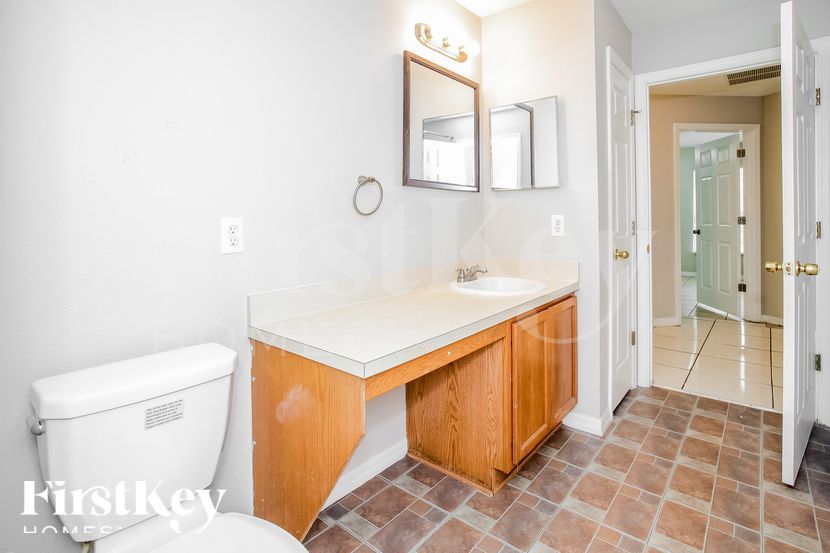 Building Photo - 1932 Michigan Ct