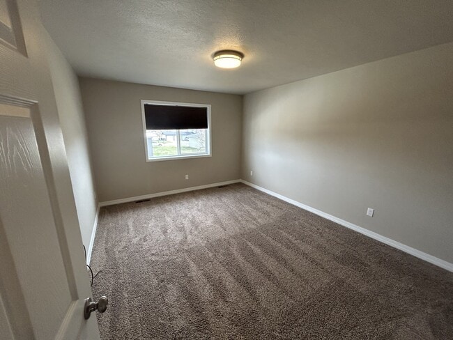 Building Photo - 2083 Lake Hills Dr