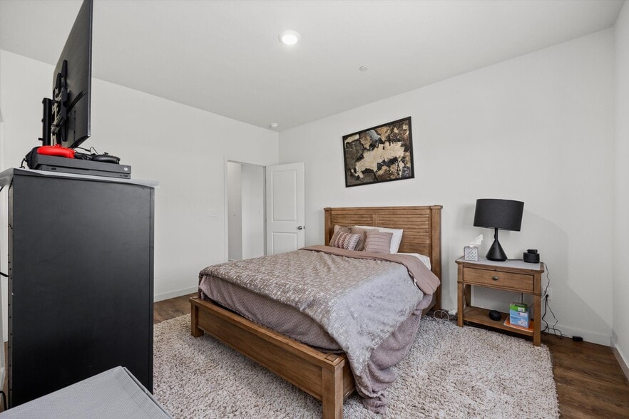 Building Photo - 815 Gilsum Ct
