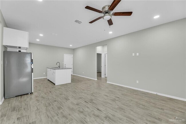 Building Photo - 1500 W Heritage Dr
