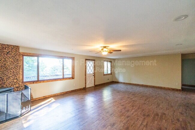 Building Photo - 1407 W Spring Ln