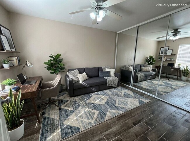 Building Photo - 2 bedroom, 1.5 bath townhouse in the heart of Irvine!