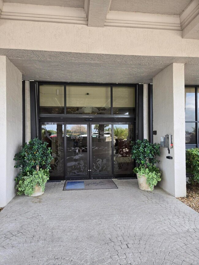 Building Photo - 5047 N Hwy A1A