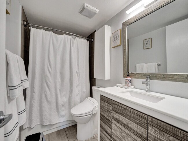 Building Photo - 1101 River Reach Dr