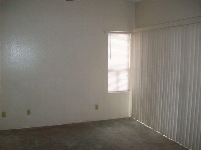 Building Photo - 3122 E Topeka Dr