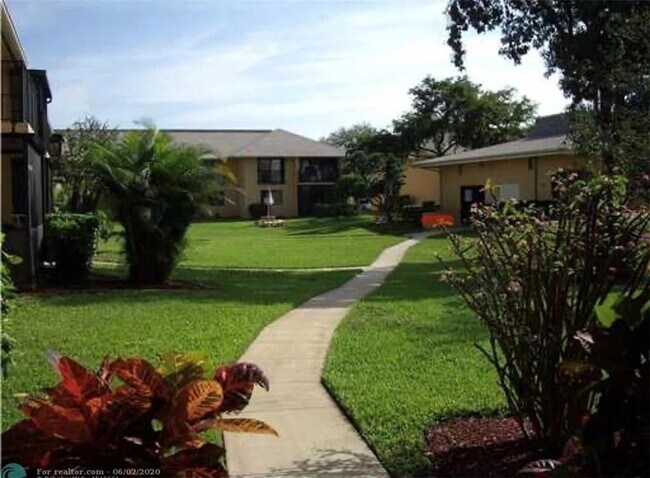 Building Photo - 5821 Washington St