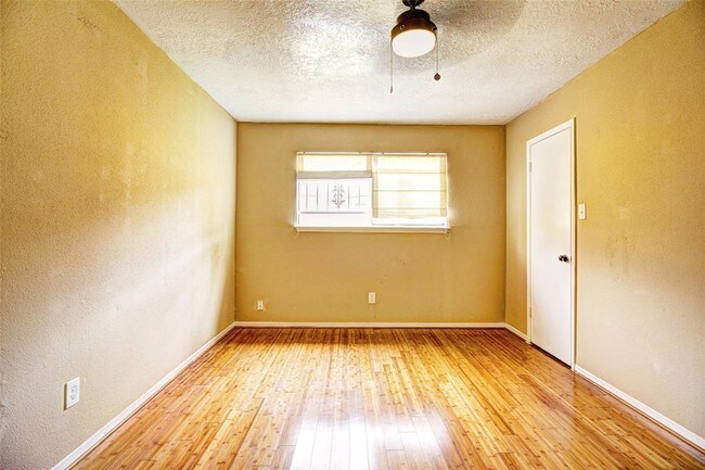 Building Photo - 6615 Briar Terrace Dr