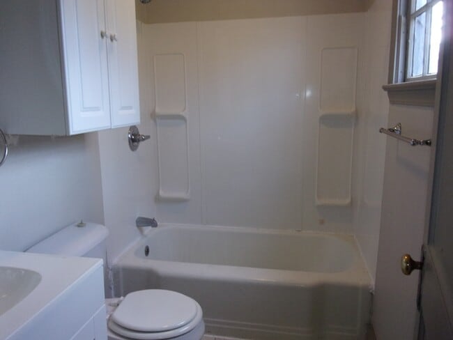 Building Photo - 311 Hasty St