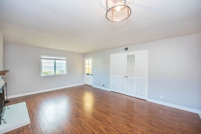 Building Photo - Walk to the Beach