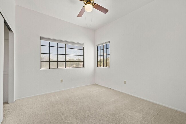 Building Photo - Beautiful Santa Fe Home on Large Corner Lot!