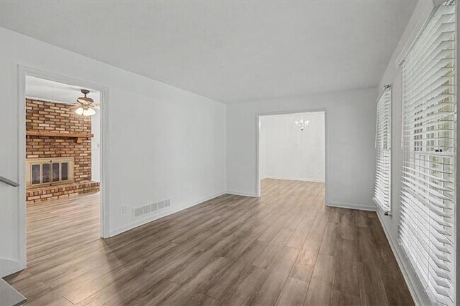 Building Photo - 2985 Fredrick Dr