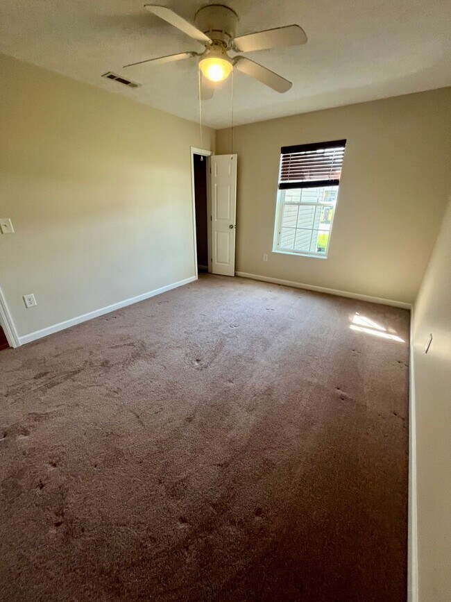 Building Photo - Quiet Neighborhood Charm with Everyday Con...