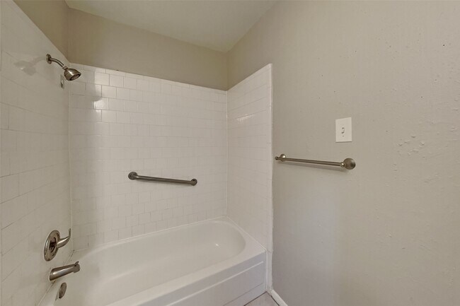 Building Photo - 22702 Market Square Ln